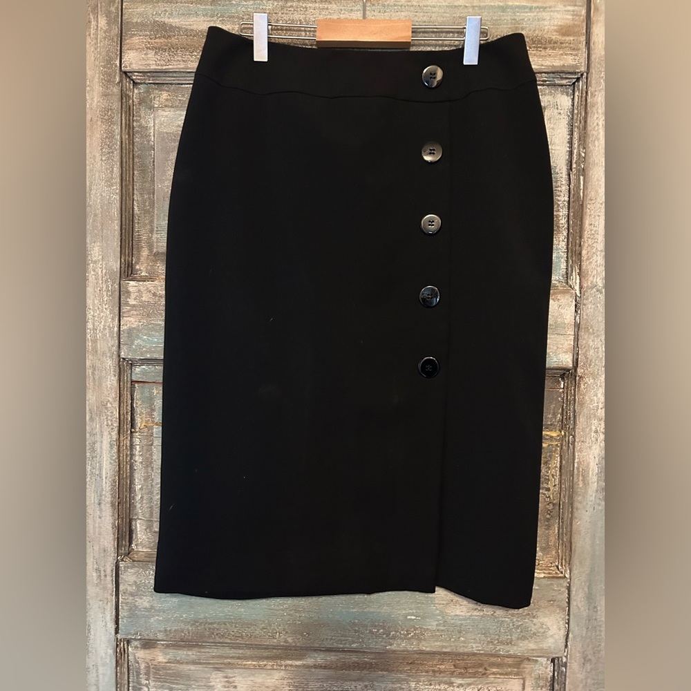 Pencil Skirt. Tribal. Pencil fit front side slit. Detail buttons lined. EUC Sz 6